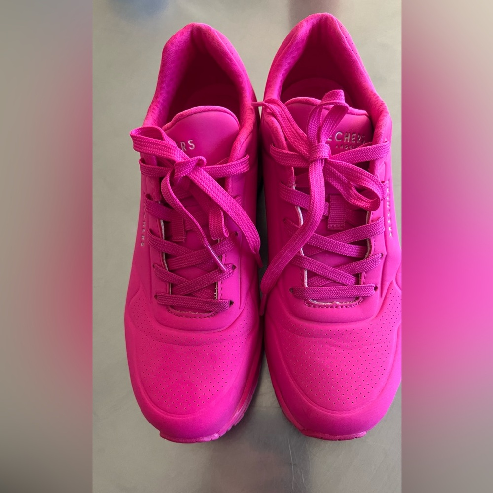 Skechers Air Cooled Memory Foam!Women's Vibrant Pink Sneakers